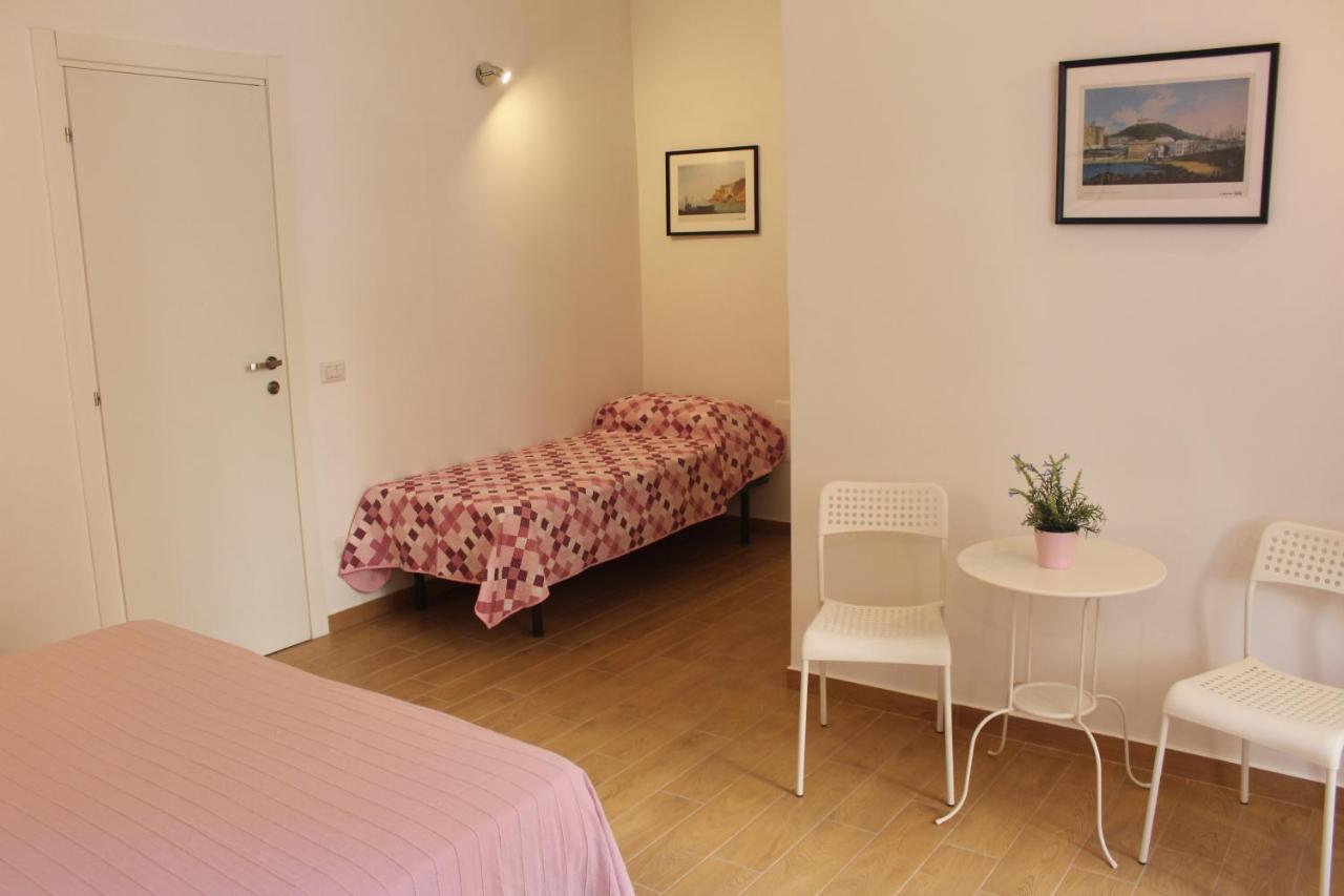 Bed and Breakfast Casa Laura Oliva Mancini à Naples Extérieur photo