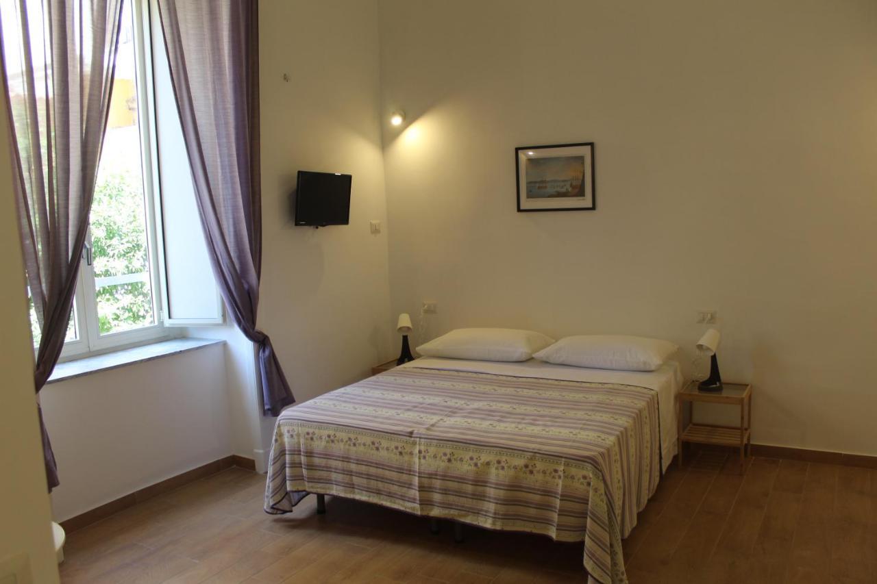 Bed and Breakfast Casa Laura Oliva Mancini à Naples Extérieur photo