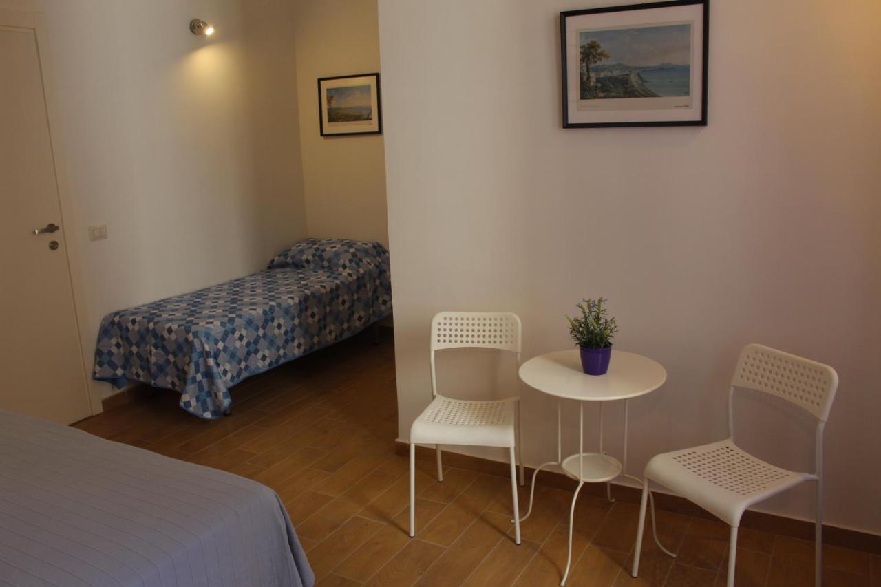 Bed and Breakfast Casa Laura Oliva Mancini à Naples Extérieur photo