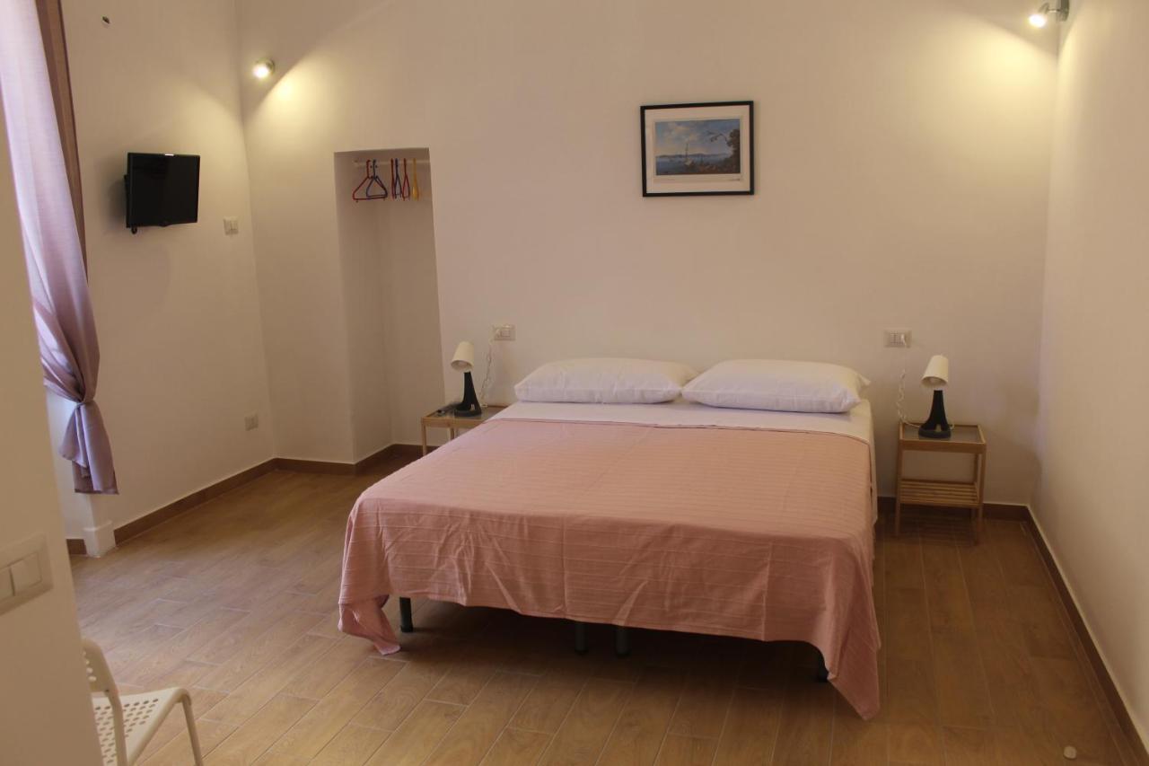 Bed and Breakfast Casa Laura Oliva Mancini à Naples Extérieur photo