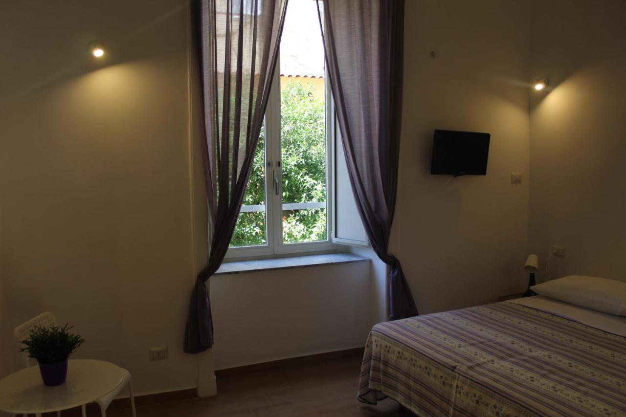 Bed and Breakfast Casa Laura Oliva Mancini à Naples Extérieur photo