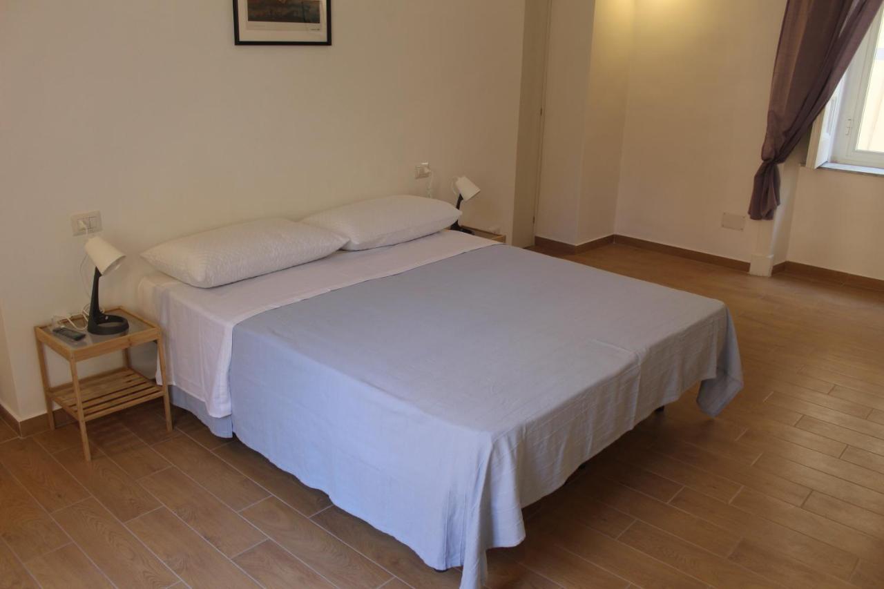 Bed and Breakfast Casa Laura Oliva Mancini à Naples Extérieur photo