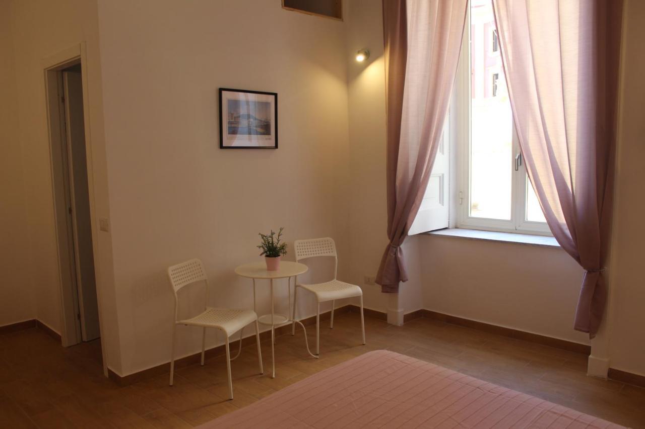 Bed and Breakfast Casa Laura Oliva Mancini à Naples Extérieur photo