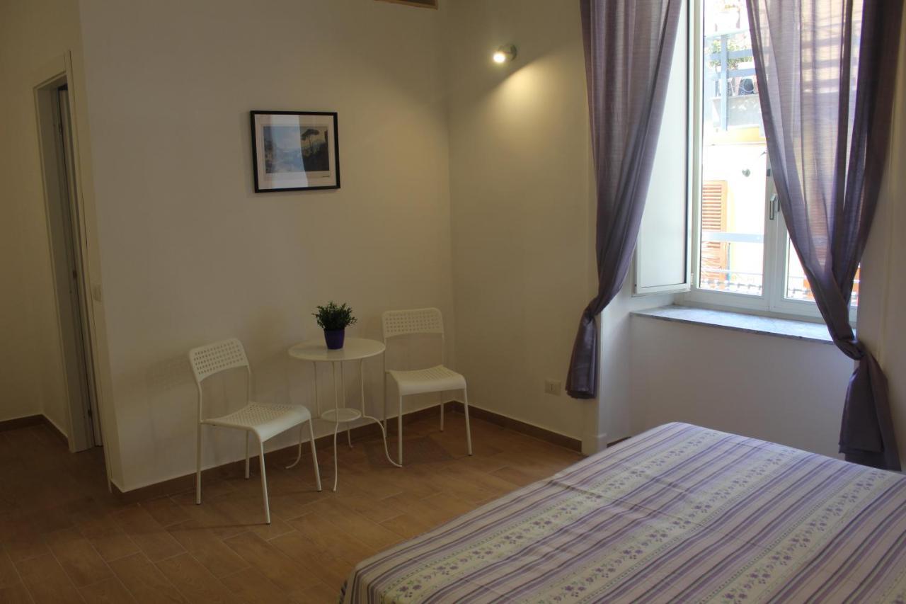 Bed and Breakfast Casa Laura Oliva Mancini à Naples Extérieur photo
