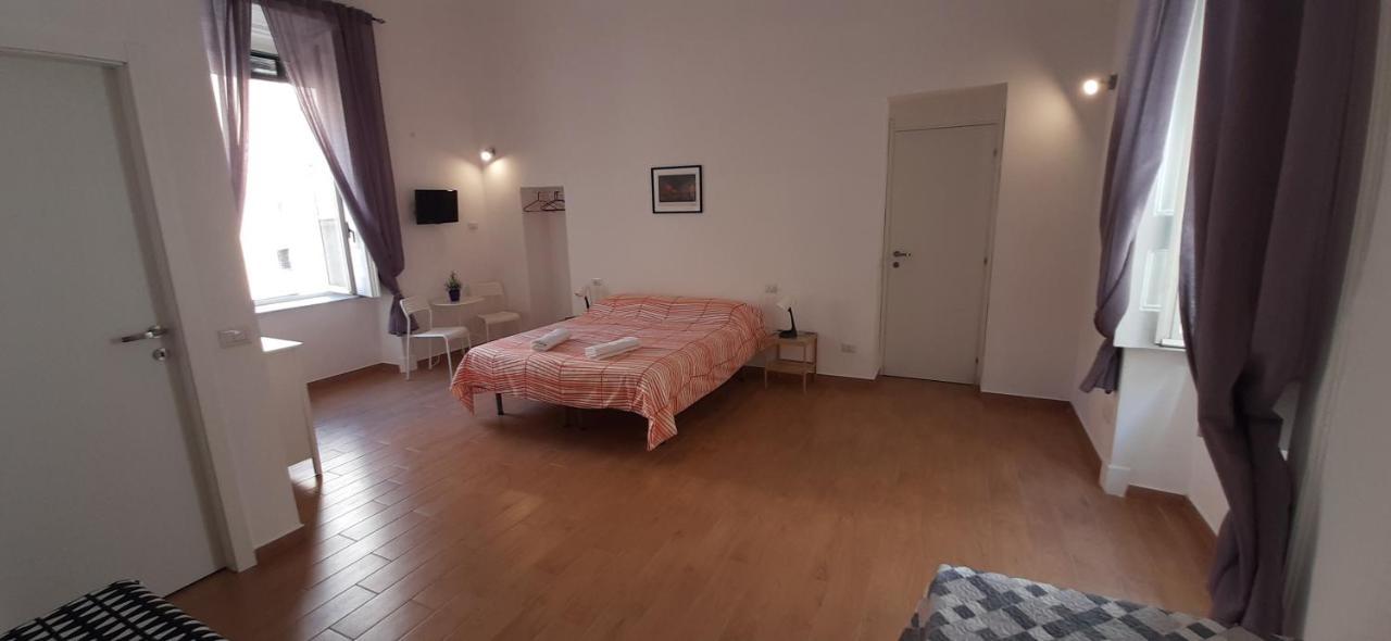 Bed and Breakfast Casa Laura Oliva Mancini à Naples Extérieur photo